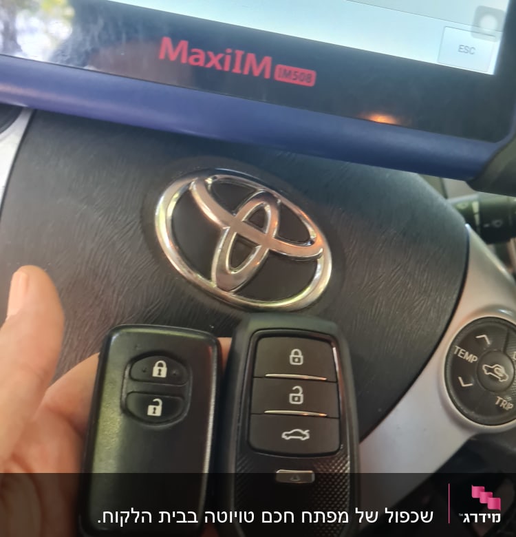 שלטי רכב ומכשיר MaxiIM IM508 על הגה טויוטה